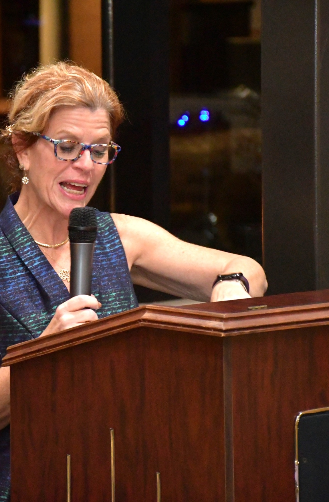An alumni speaker at the podium.